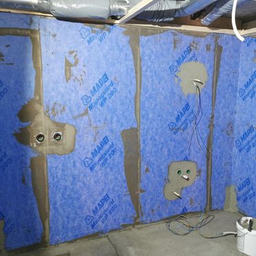 Baderom under renovering med med foliemembran på vegger